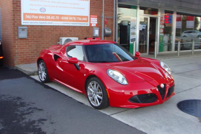 Alfa Romeo 4C rouge, photo 4 sur 6