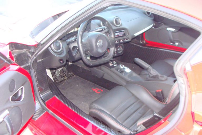 Alfa Romeo 4C rouge, photo 5 sur 6